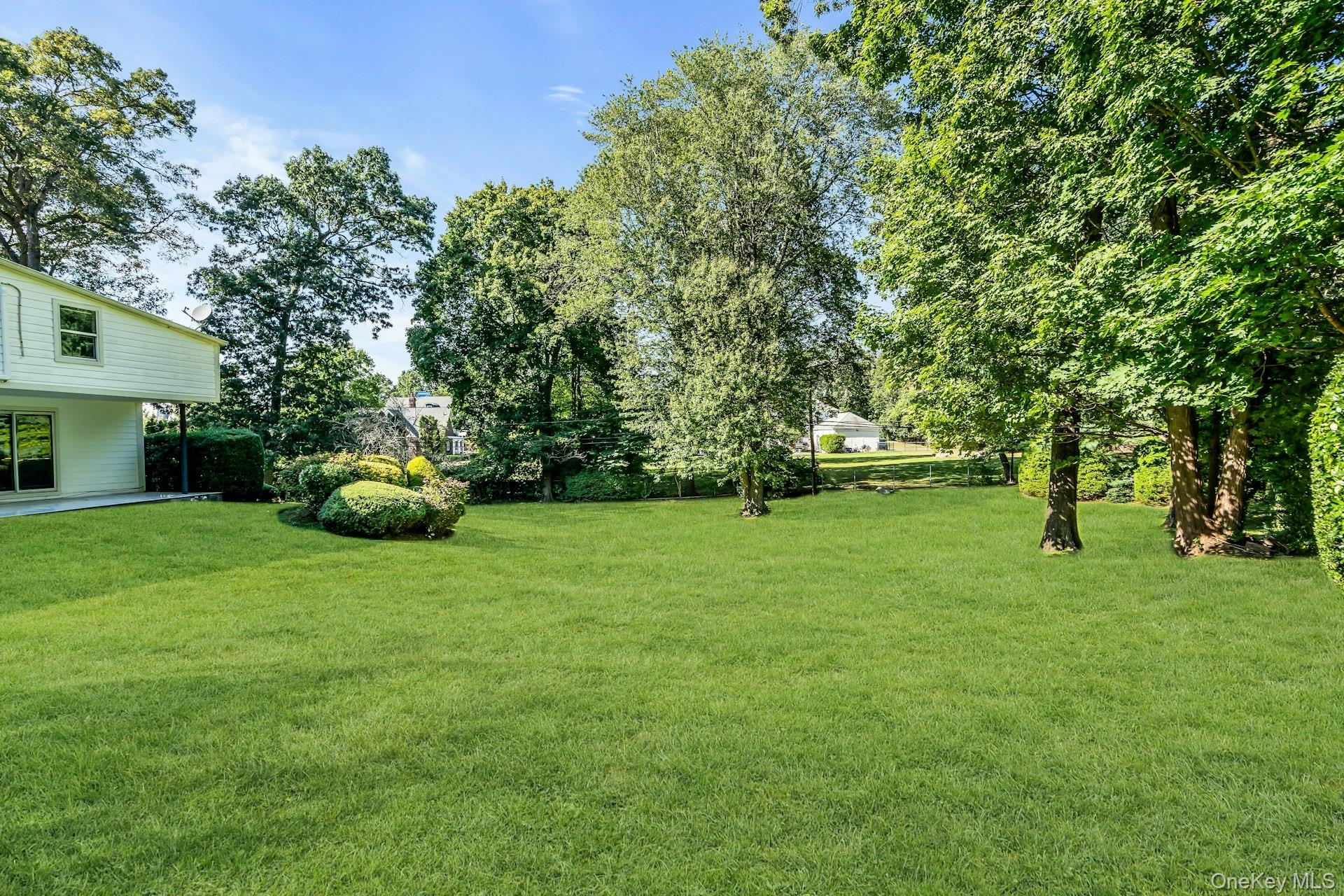 5 Carol Lane, Upper Brookville, NY 11545