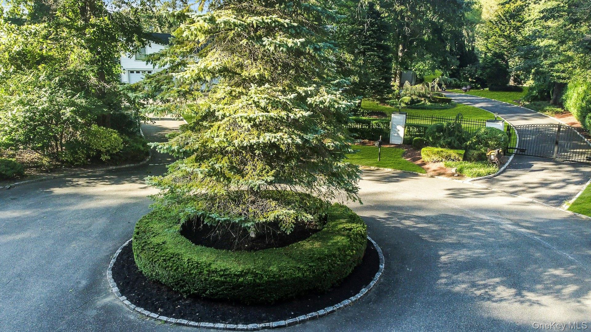 5 Carol Lane, Upper Brookville, NY 11545