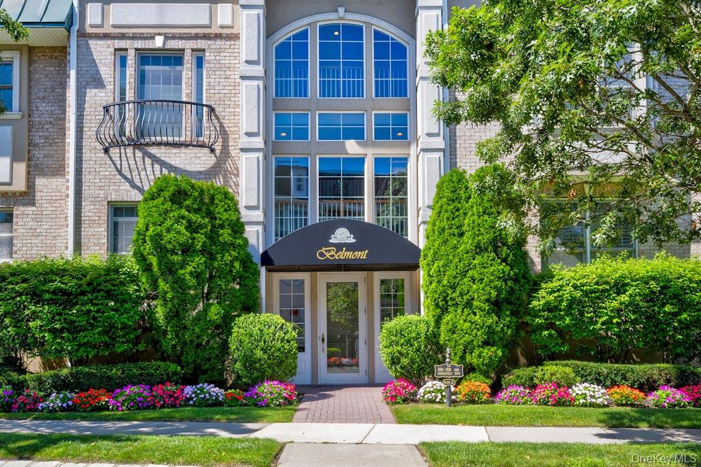 323 Roosevelt Way, Westbury, NY 11590