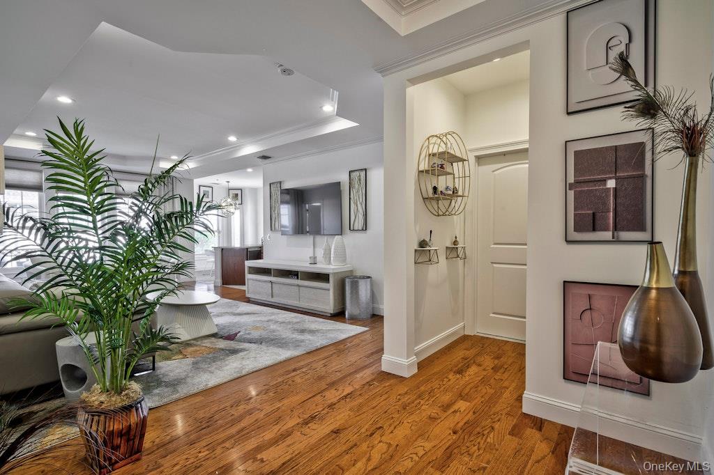 323 Roosevelt Way, Westbury, NY 11590