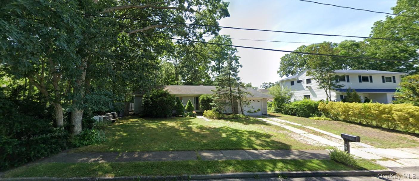 108 Avenue B, Holbrook, NY 11741
