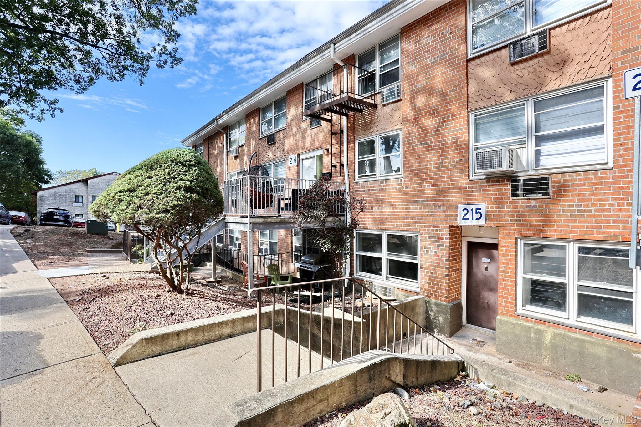 215 Kearsing Parkway, Monsey, NY 10952