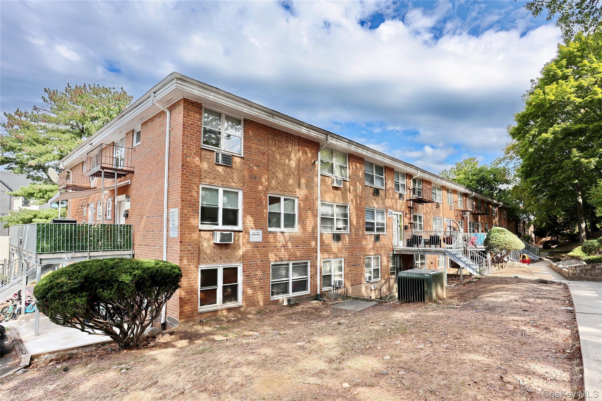 215 Kearsing Parkway, Monsey, NY 10952