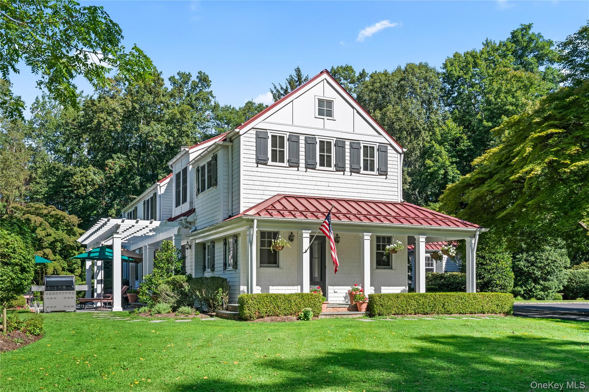 21 E Gate Road, Lloyd Harbor, NY 11743