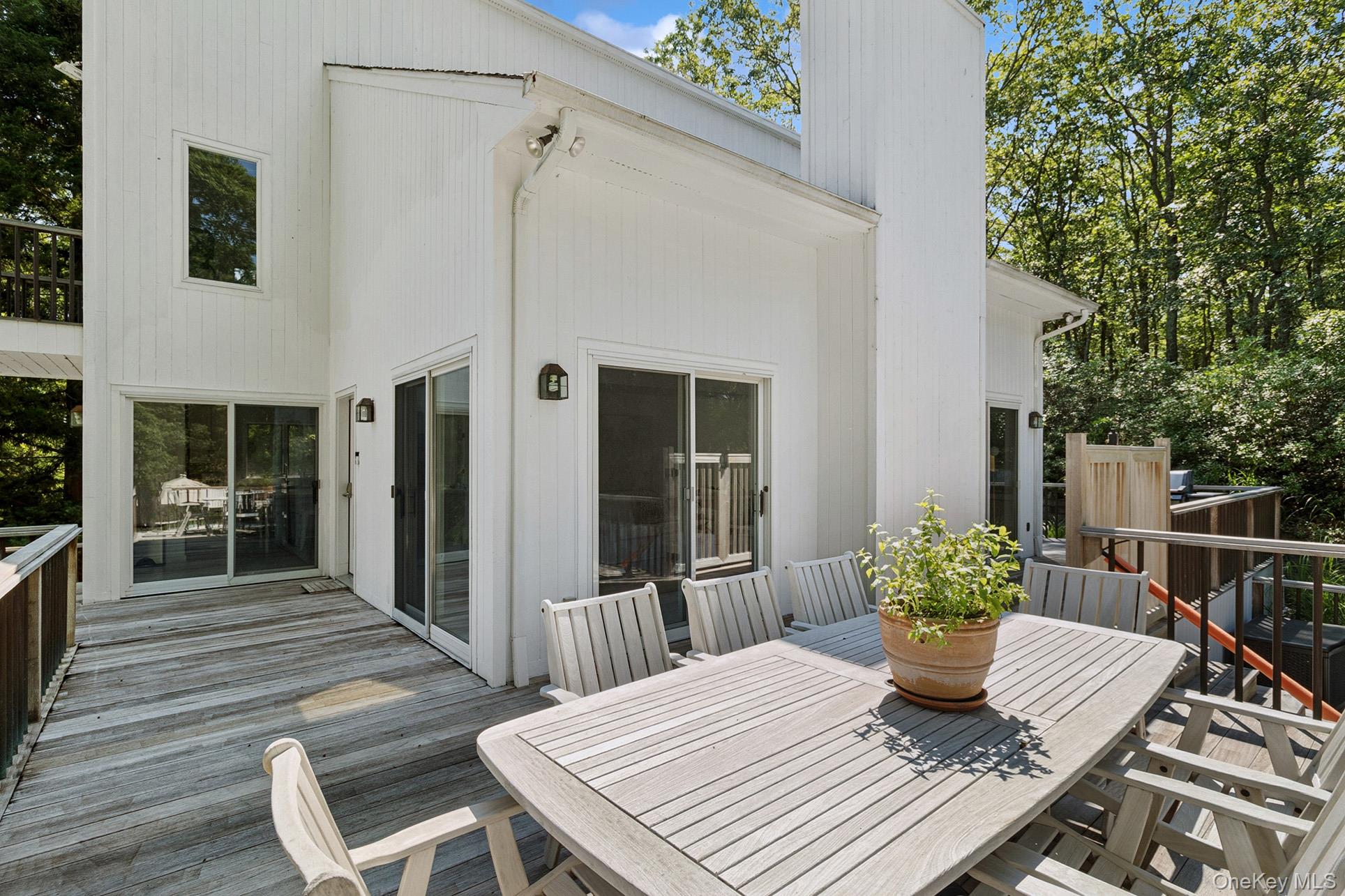 28 Ridge Road, Wainscott, NY 11975