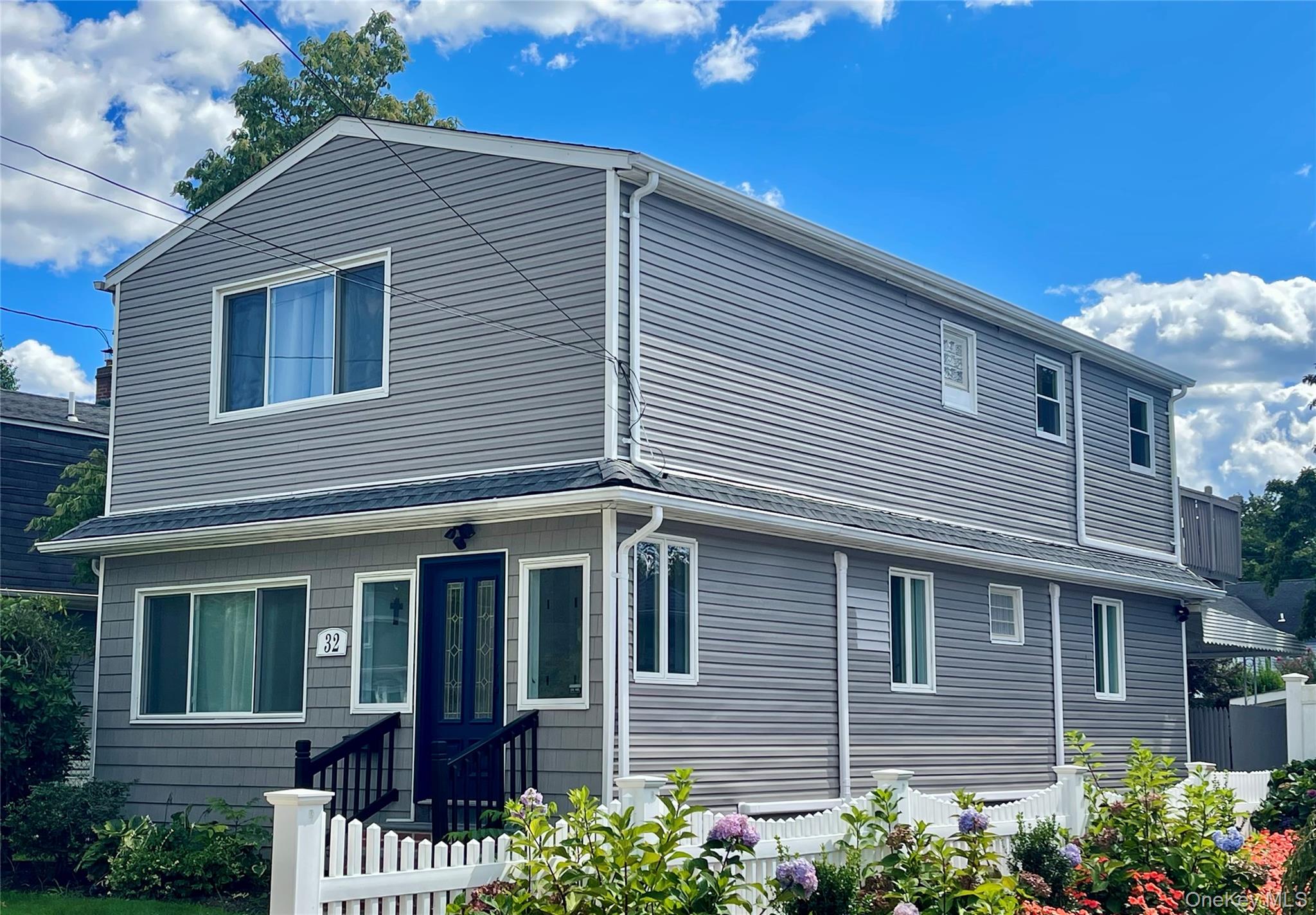 32 Beechwood Street, Farmingdale, NY 11735