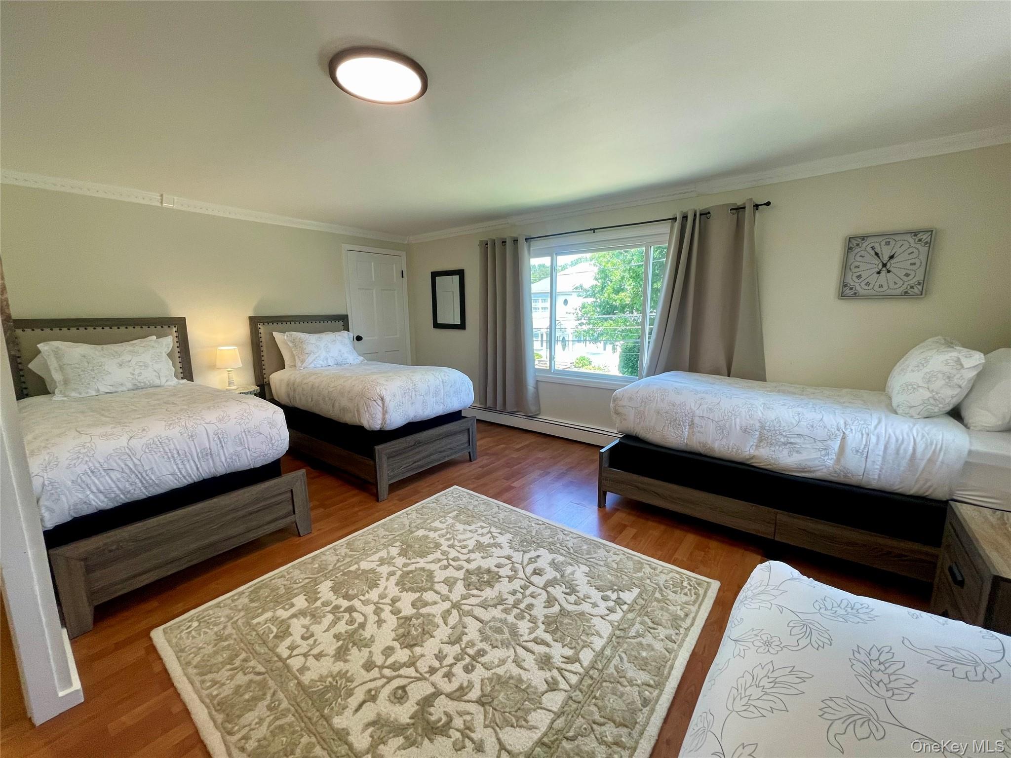 32 Beechwood Street, Farmingdale, NY 11735