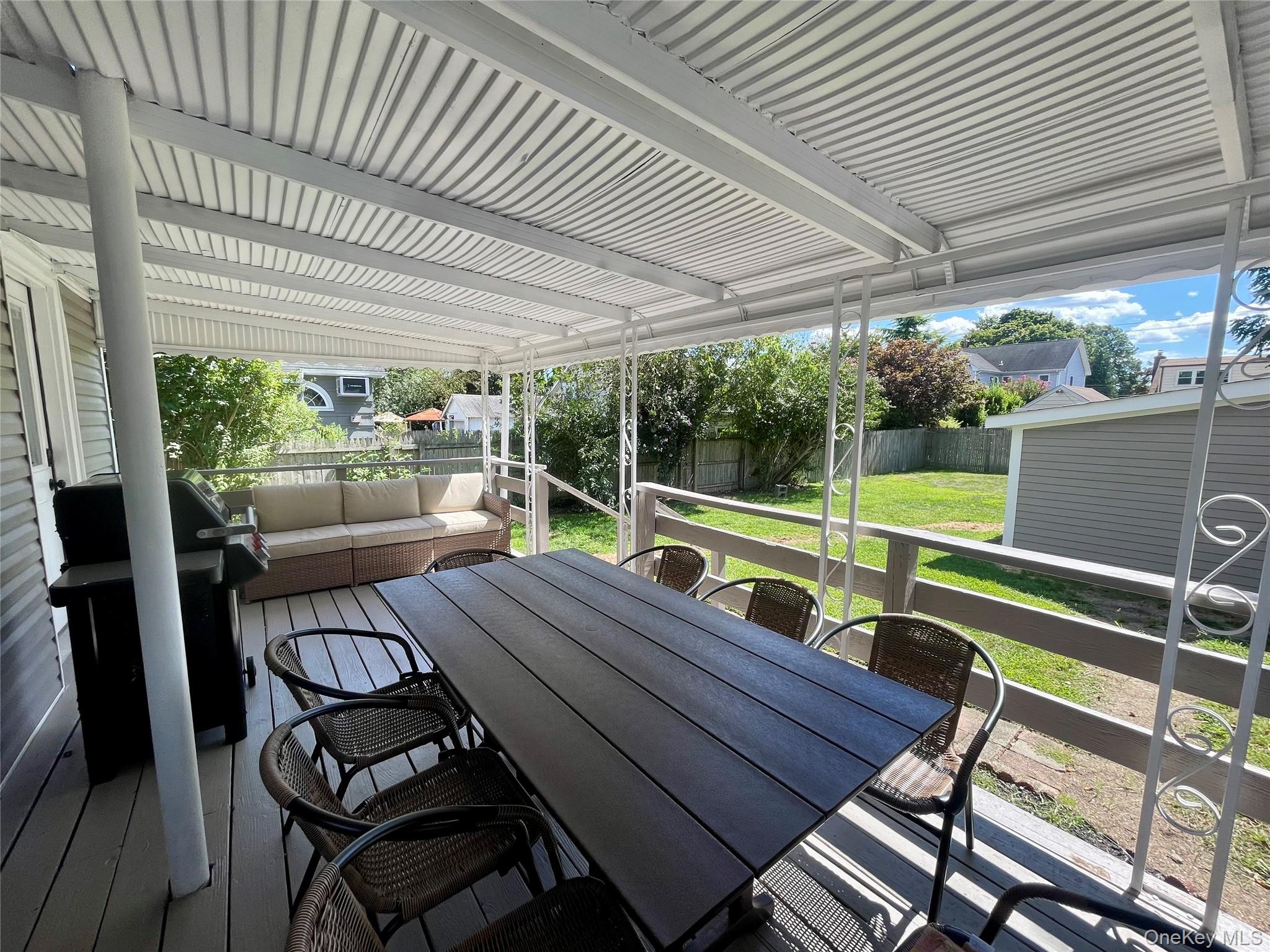 32 Beechwood Street, Farmingdale, NY 11735