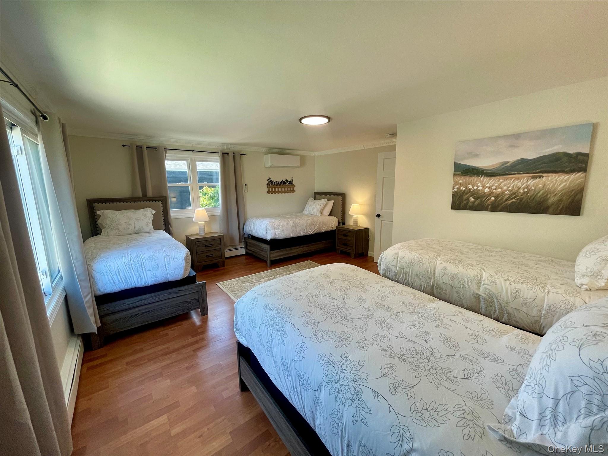 32 Beechwood Street, Farmingdale, NY 11735