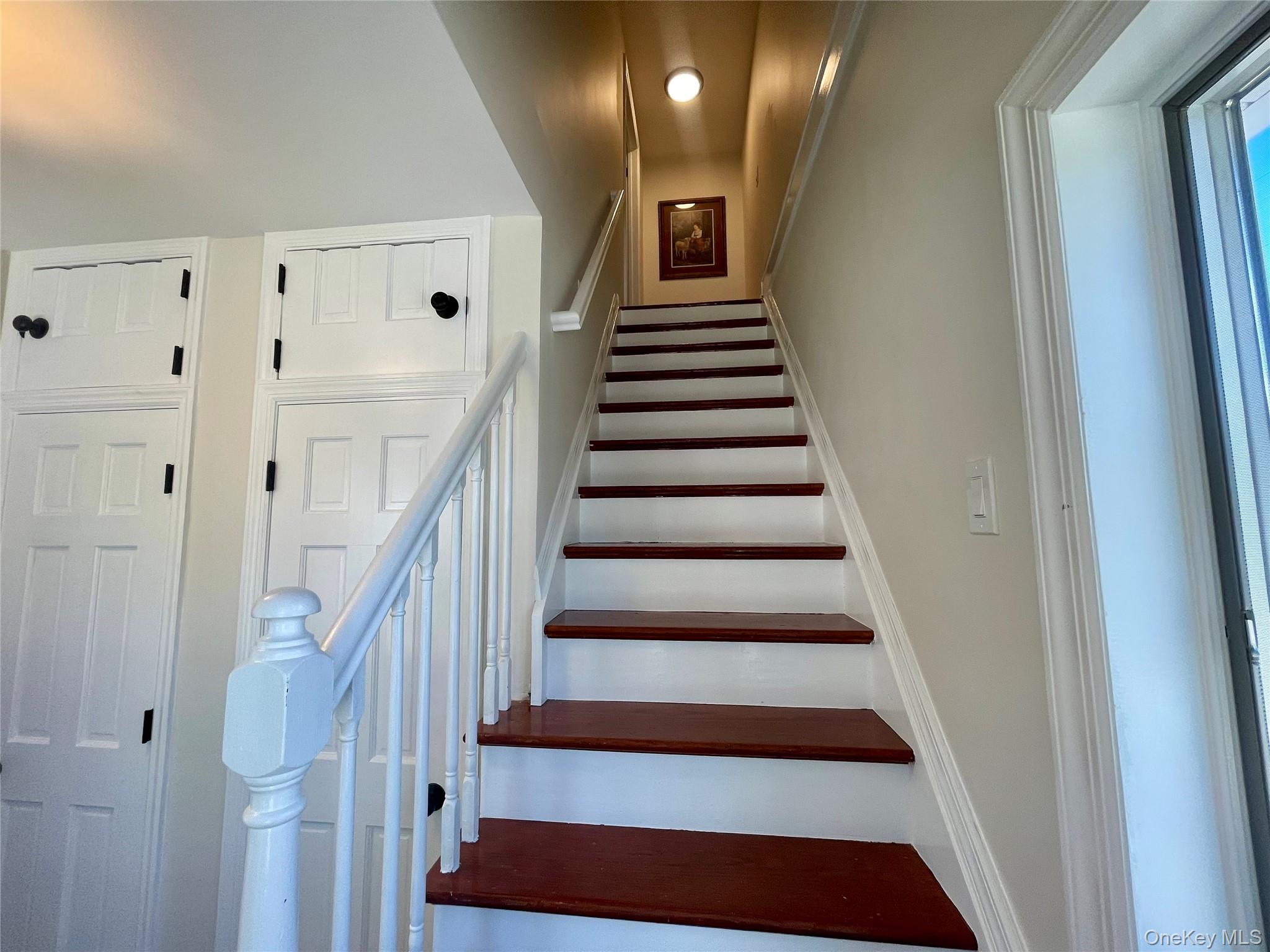 32 Beechwood Street, Farmingdale, NY 11735