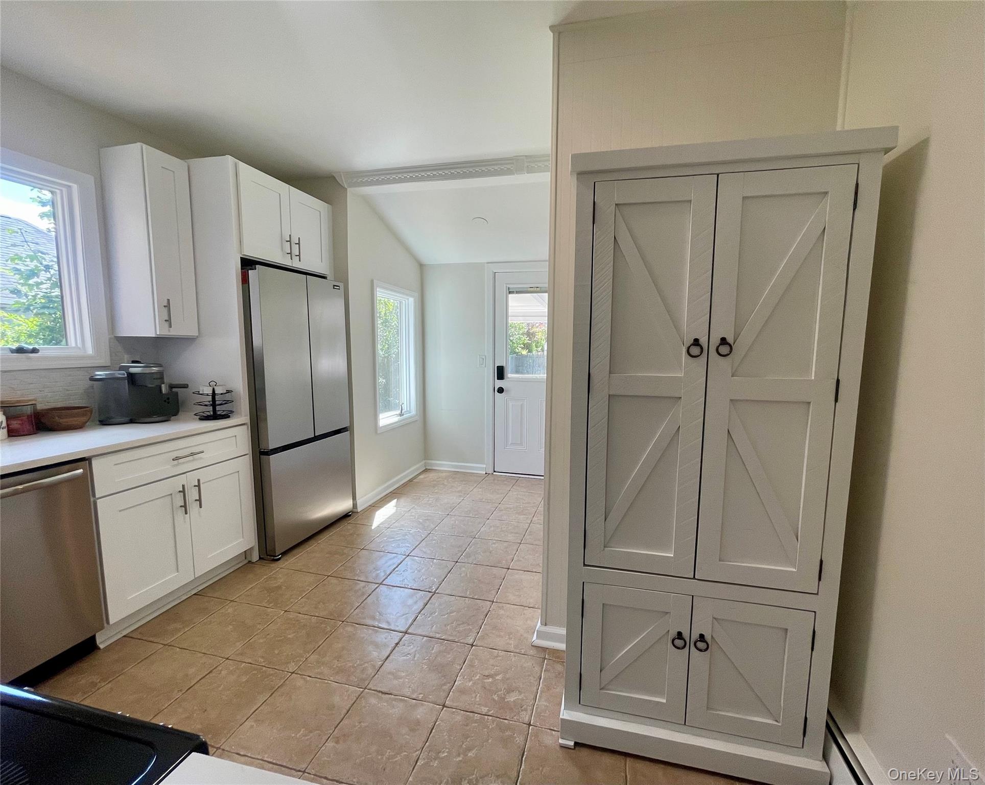 32 Beechwood Street, Farmingdale, NY 11735