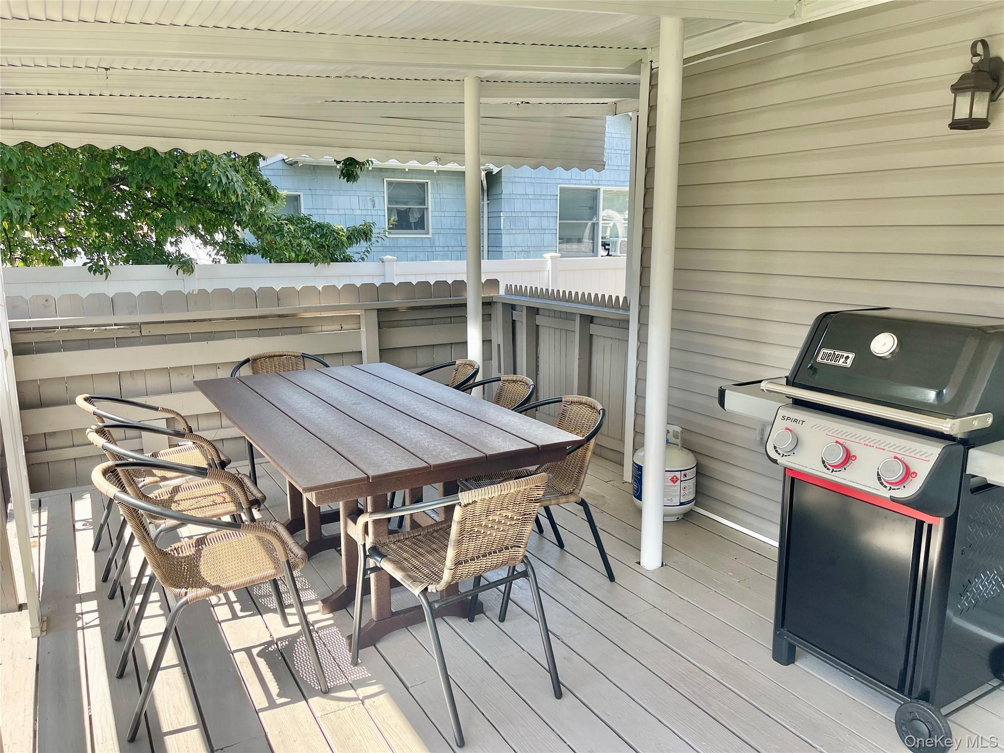 32 Beechwood Street, Farmingdale, NY 11735