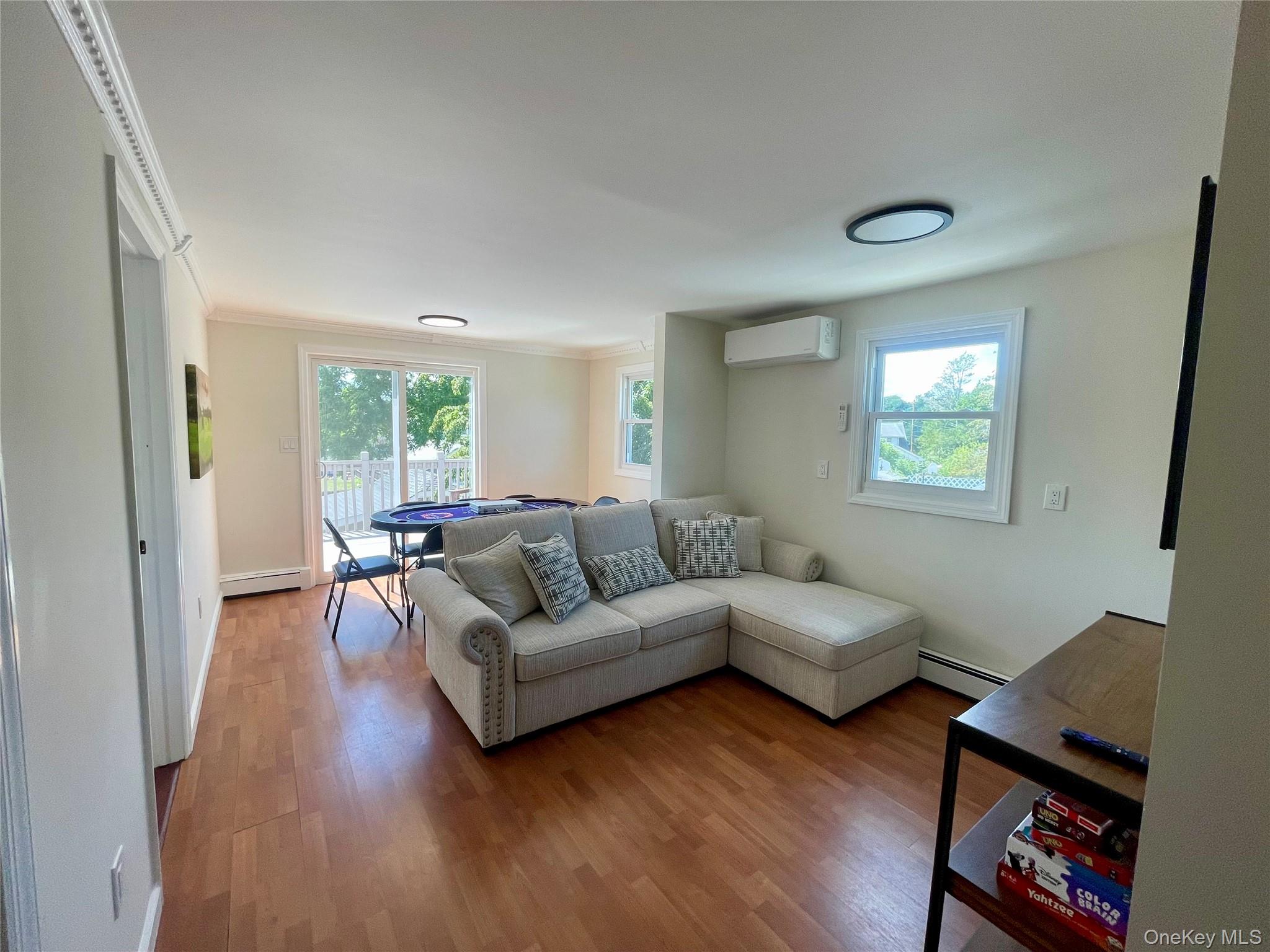 32 Beechwood Street, Farmingdale, NY 11735