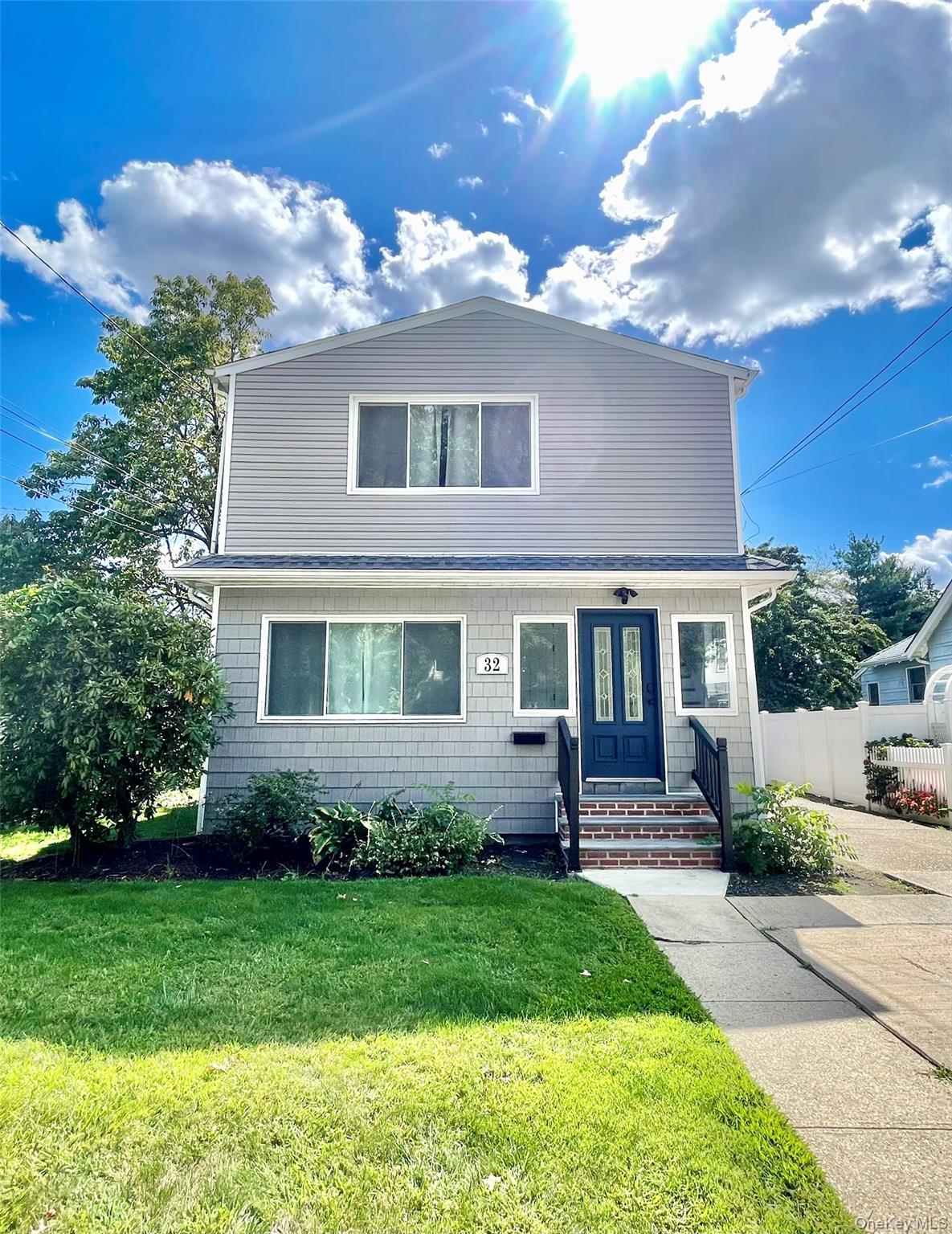 32 Beechwood Street, Farmingdale, NY 11735