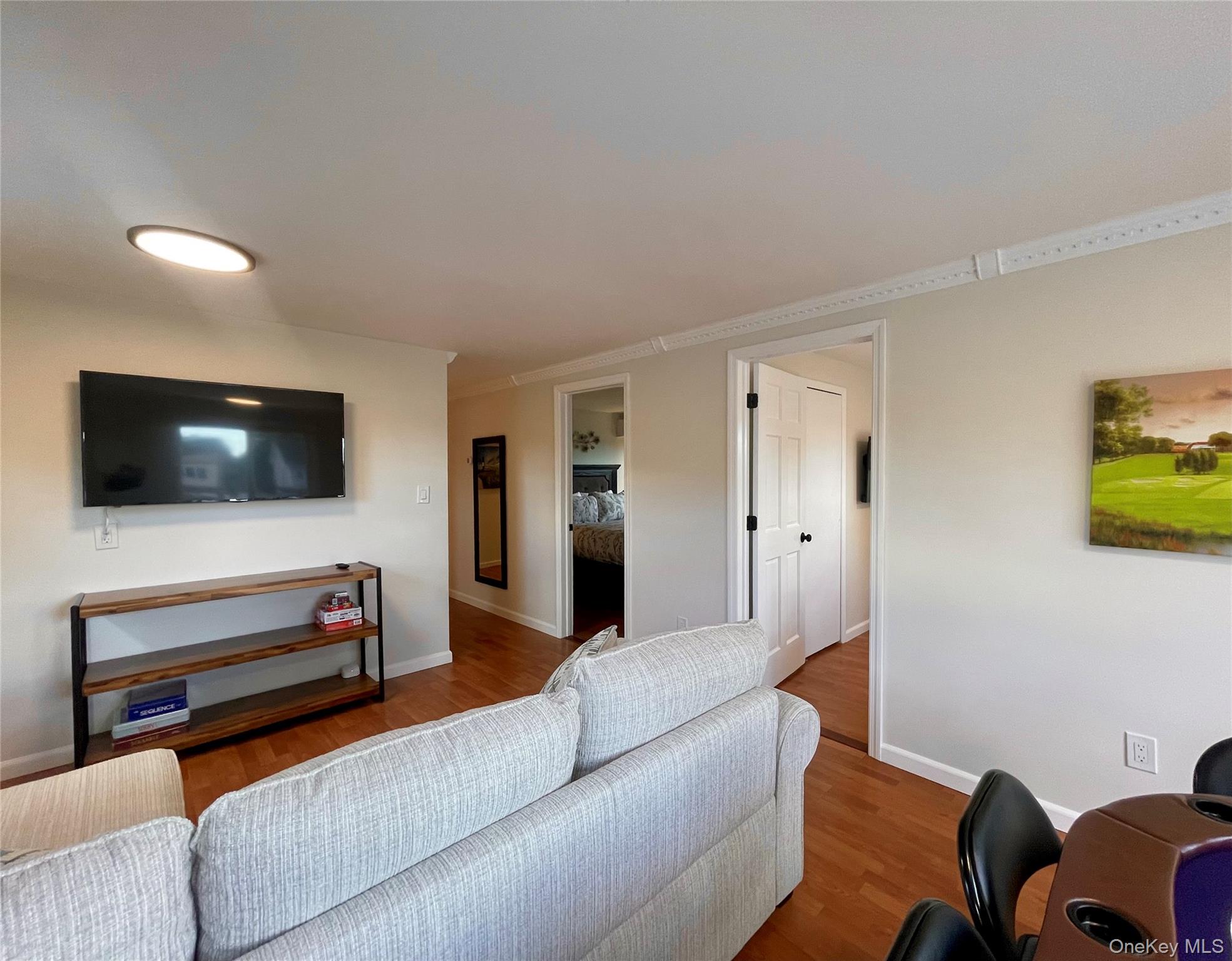 32 Beechwood Street, Farmingdale, NY 11735