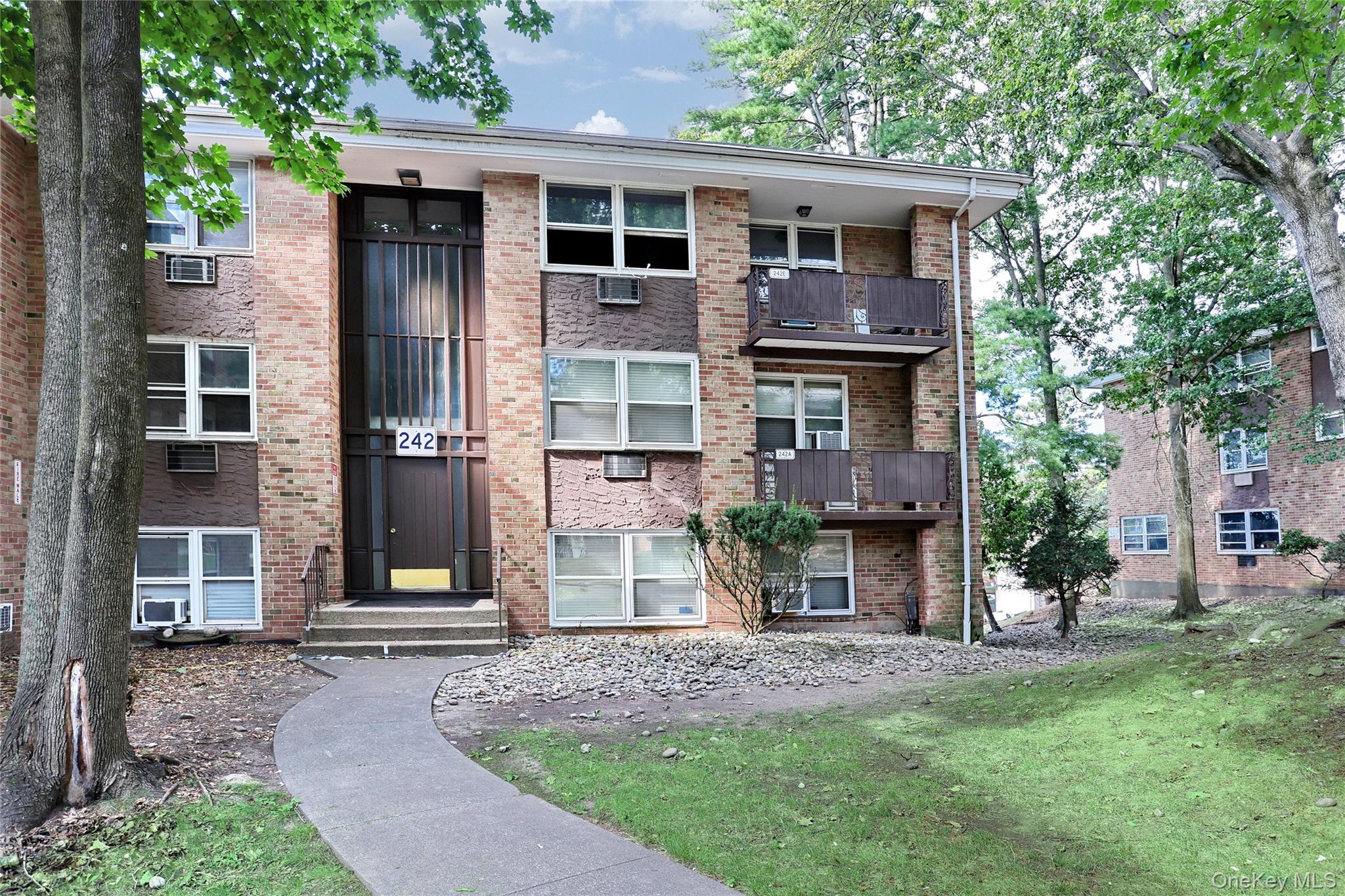 242 Kearsing Parkway # D, Monsey, NY 10952
