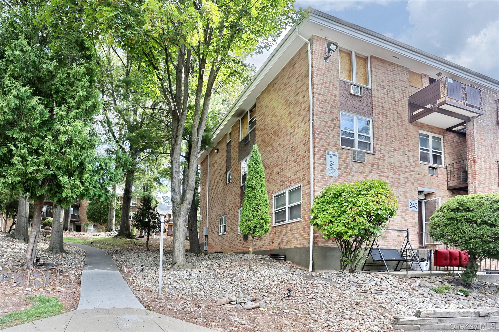 242 Kearsing Parkway # D, Monsey, NY 10952