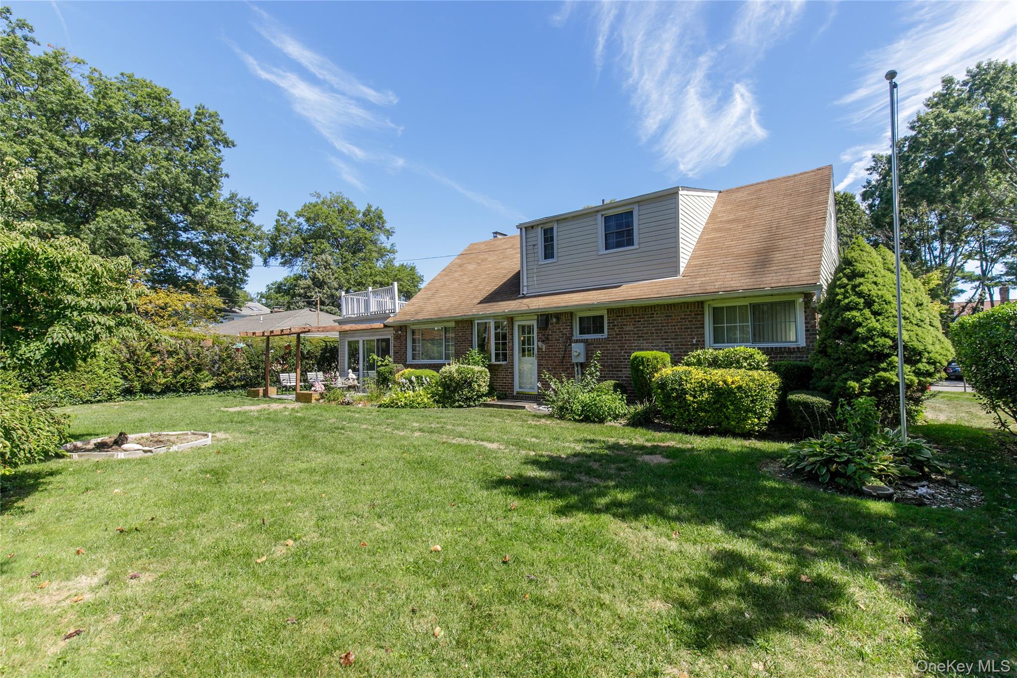 13 Linda Road, Port Washington, NY 11050