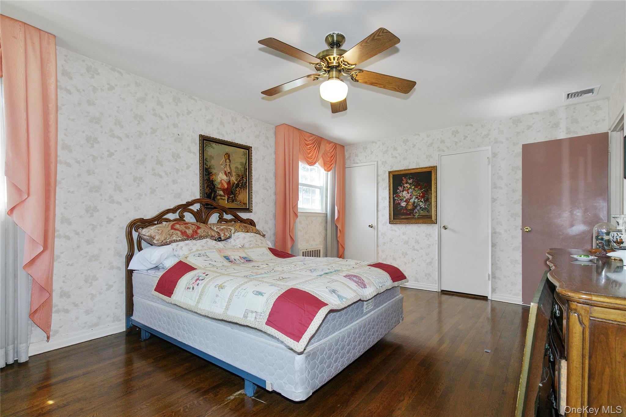 13 Linda Road, Port Washington, NY 11050