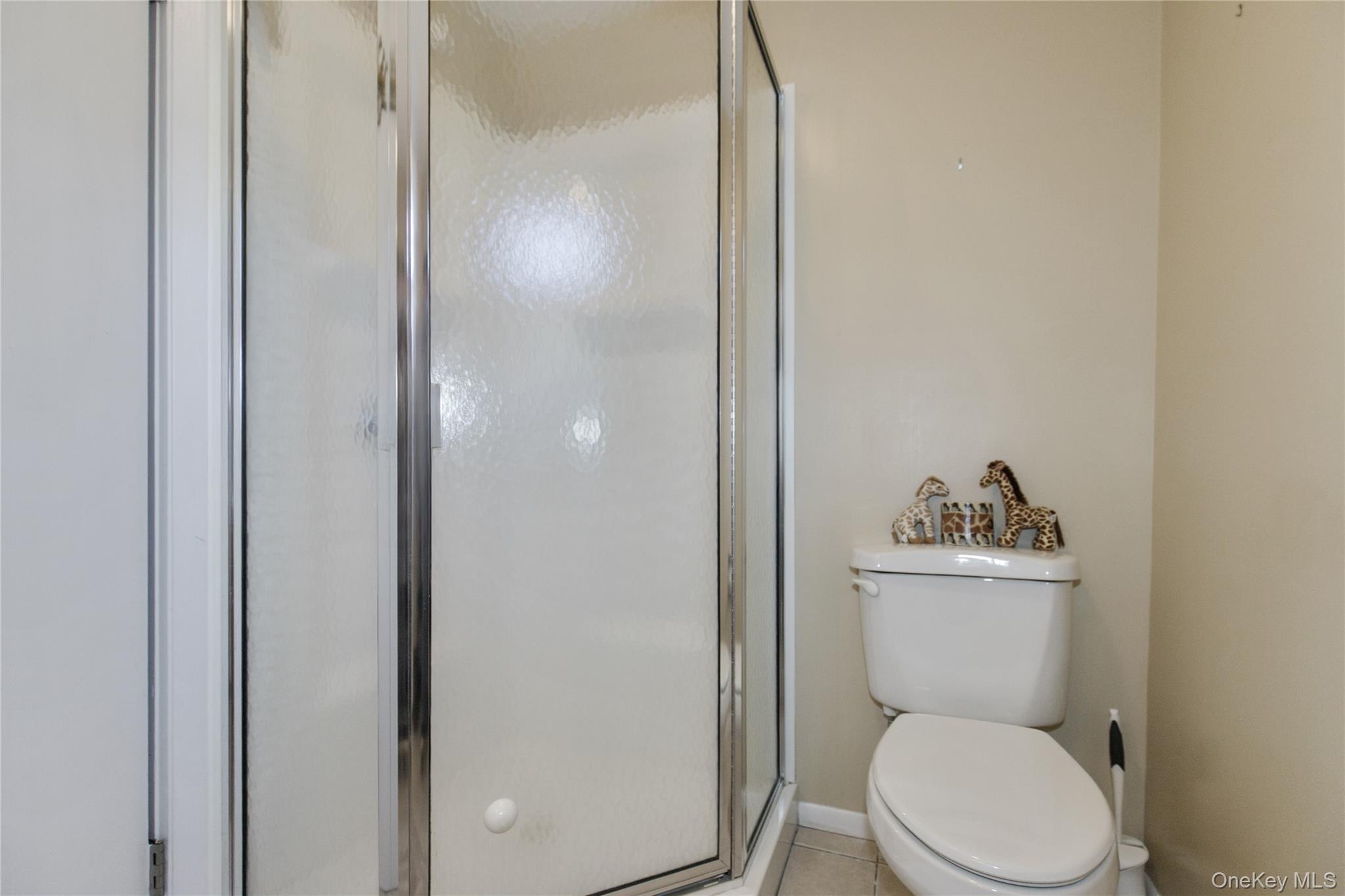 13 Linda Road, Port Washington, NY 11050