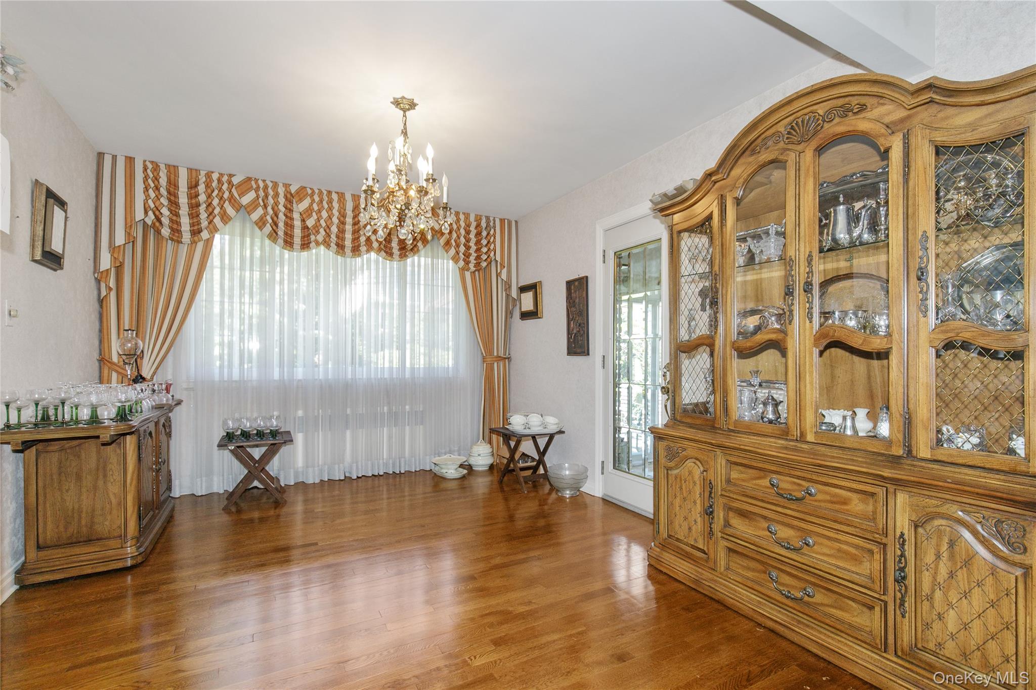 13 Linda Road, Port Washington, NY 11050