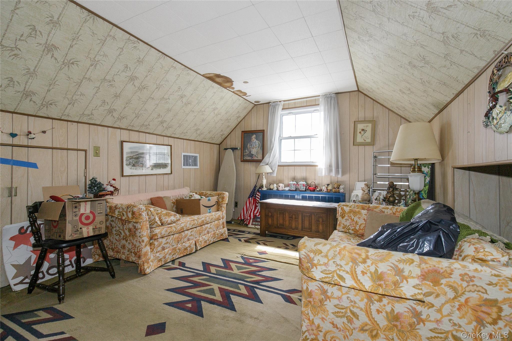 13 Linda Road, Port Washington, NY 11050