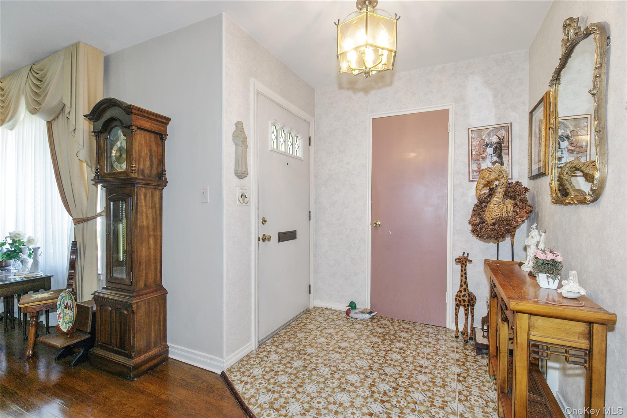 13 Linda Road, Port Washington, NY 11050