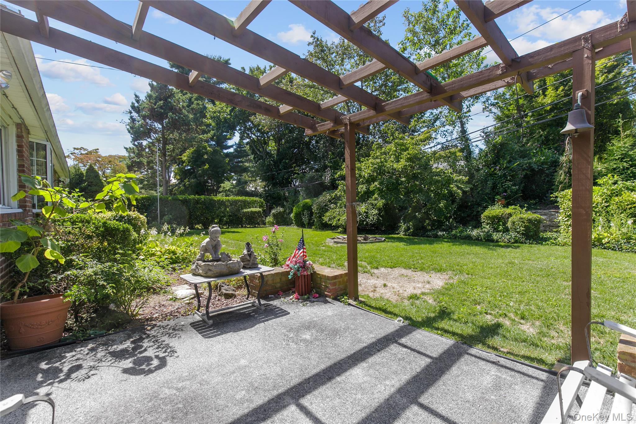 13 Linda Road, Port Washington, NY 11050