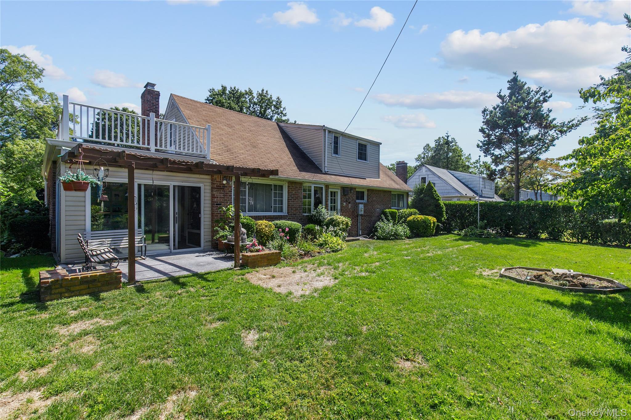 13 Linda Road, Port Washington, NY 11050