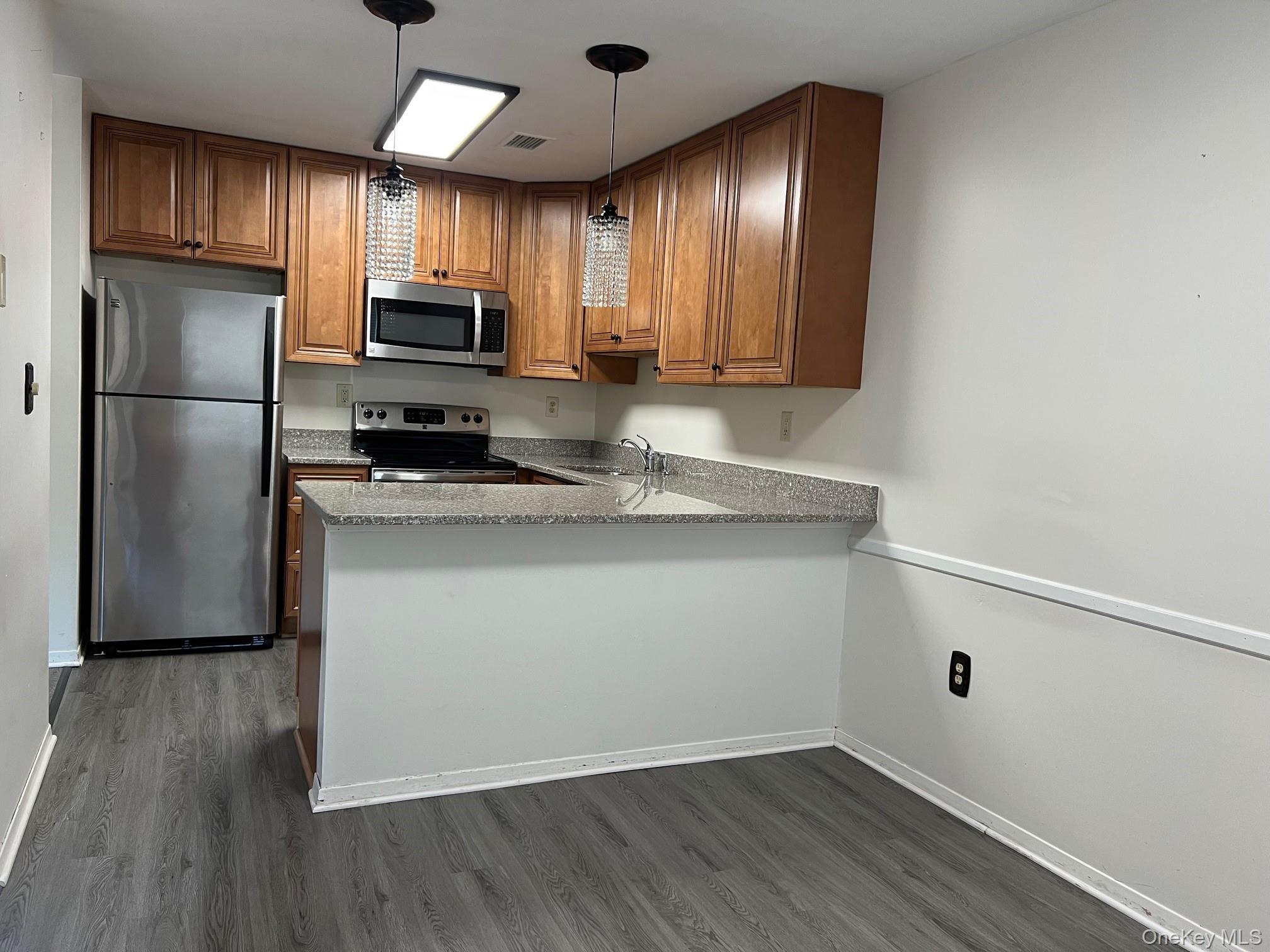 1006 Holly Walk, Poughkeepsie, NY 12603