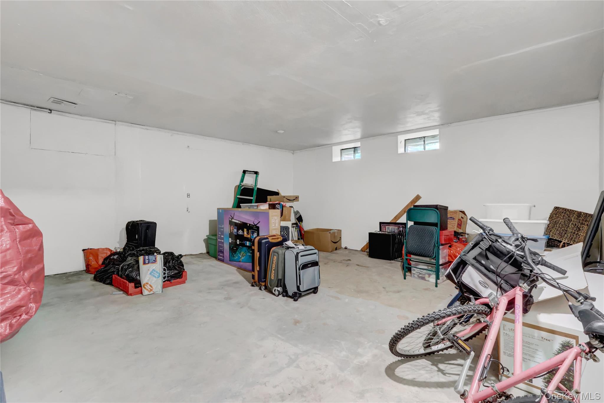 742 Deer Park Avenue # 8B, North Babylon, NY 11703