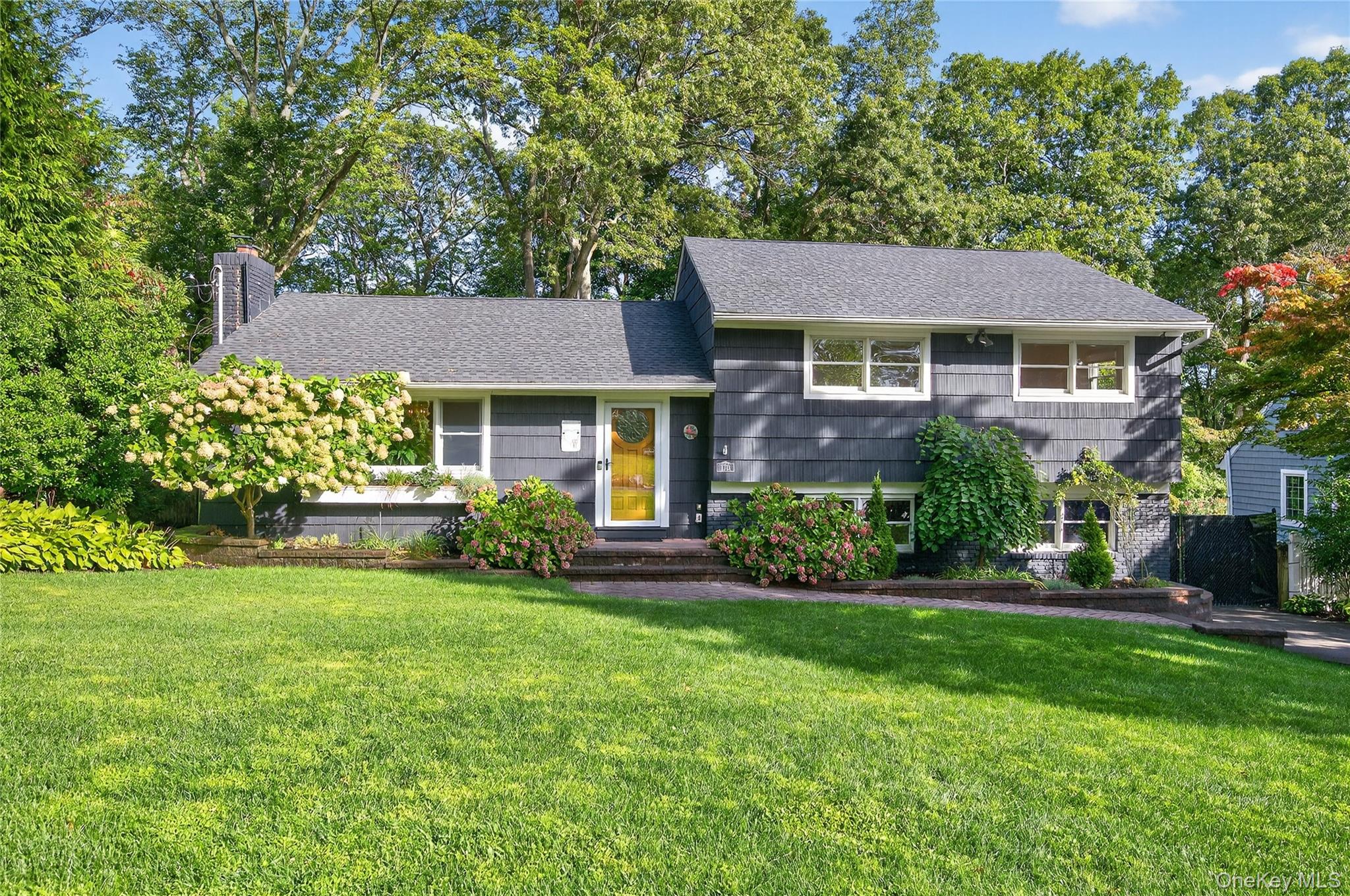 176 Hoover Place, Centerport, NY 11721