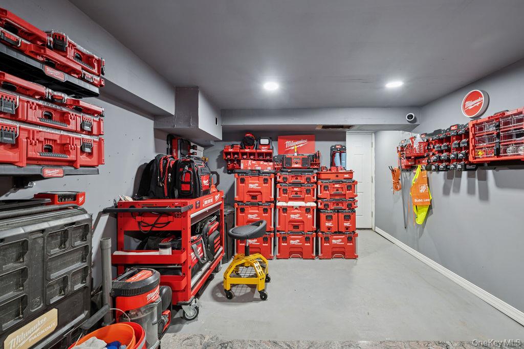 30 Lone Oak Path, Smithtown, NY 11787