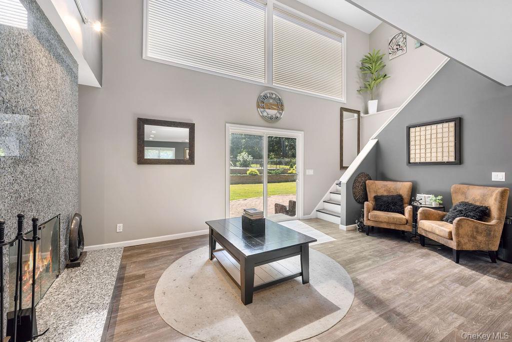 30 Lone Oak Path, Smithtown, NY 11787