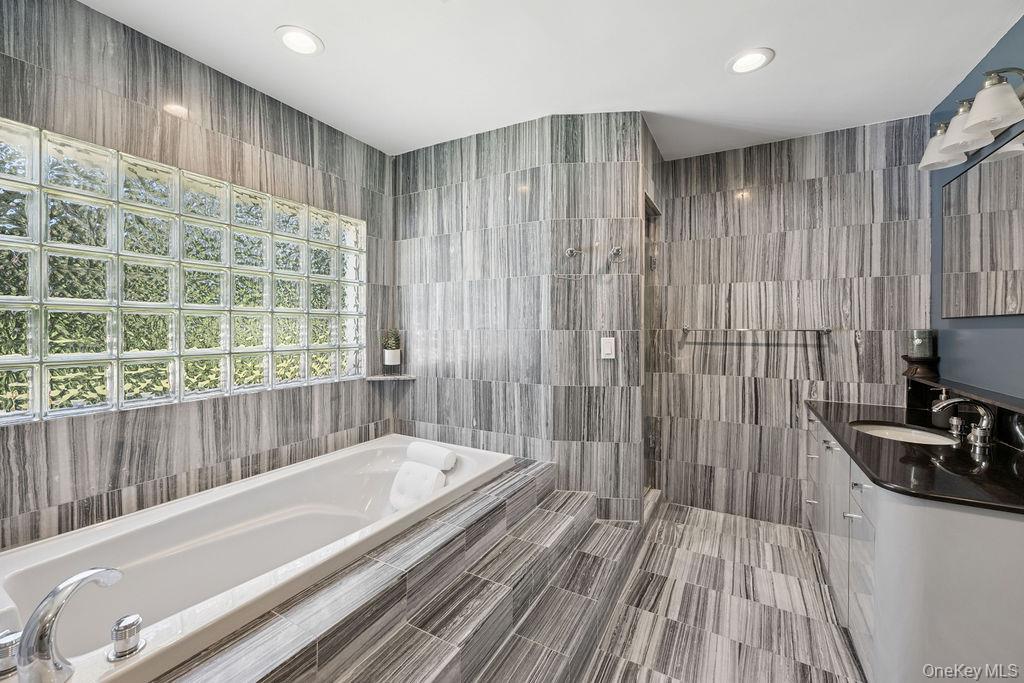 30 Lone Oak Path, Smithtown, NY 11787