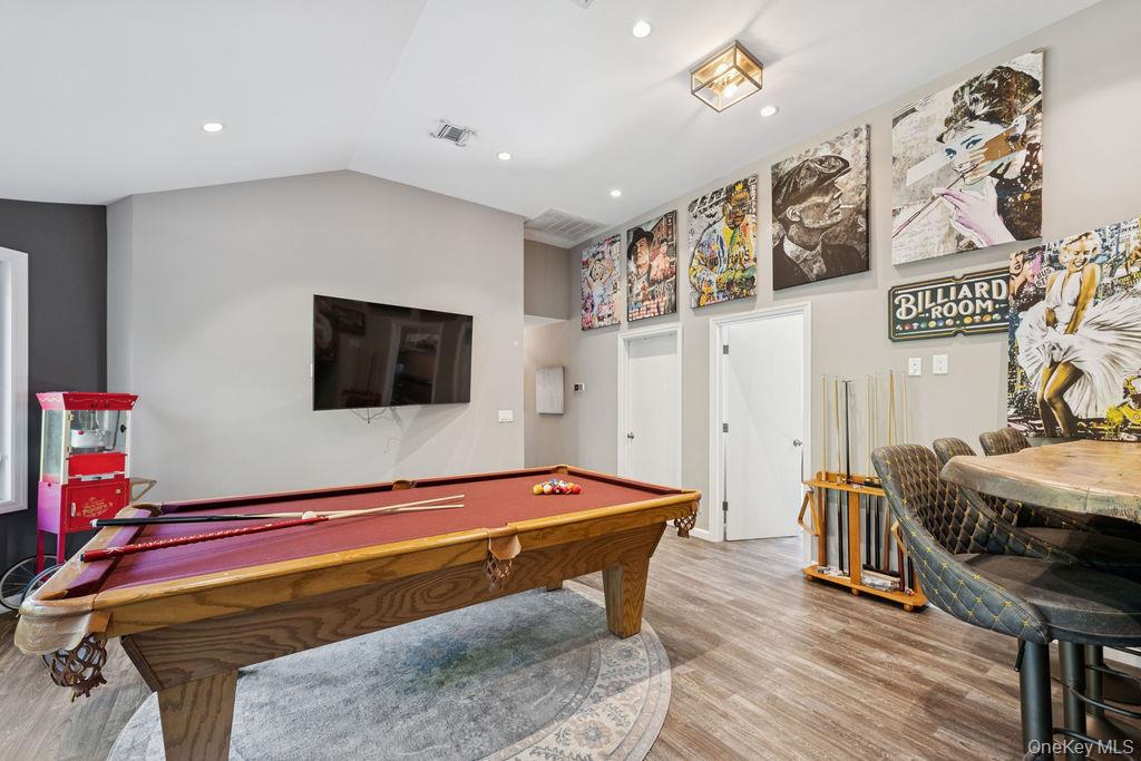 30 Lone Oak Path, Smithtown, NY 11787