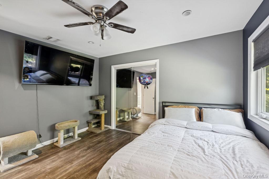 30 Lone Oak Path, Smithtown, NY 11787