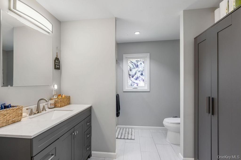 30 Lone Oak Path, Smithtown, NY 11787