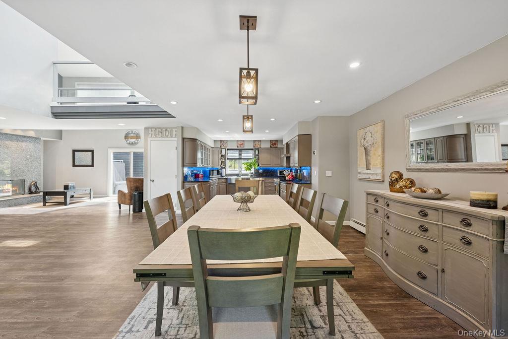 30 Lone Oak Path, Smithtown, NY 11787