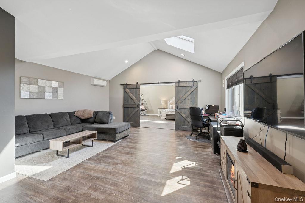 30 Lone Oak Path, Smithtown, NY 11787