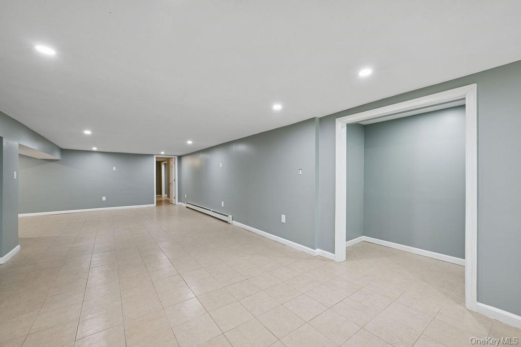 30 Lone Oak Path, Smithtown, NY 11787