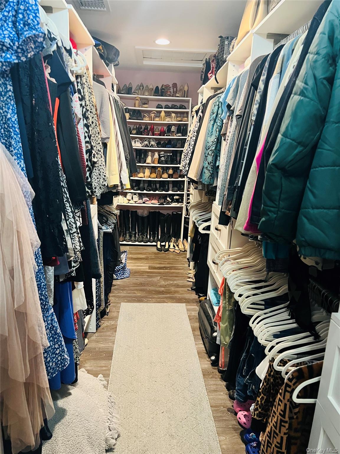 30 Lone Oak Path, Smithtown, NY 11787