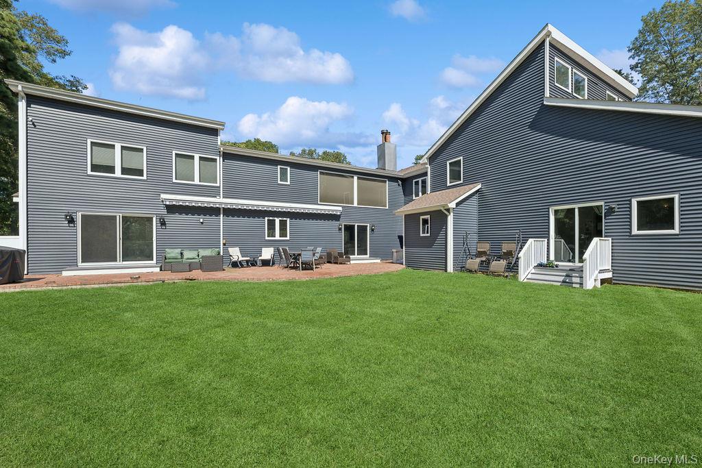 30 Lone Oak Path, Smithtown, NY 11787