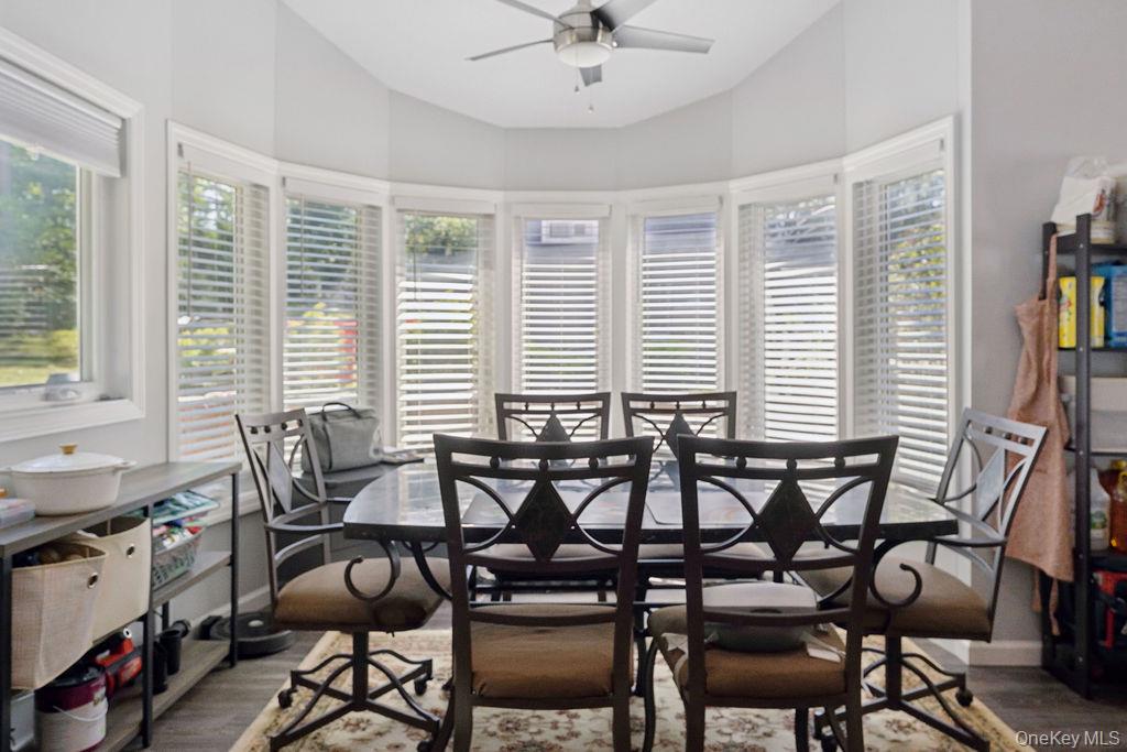 30 Lone Oak Path, Smithtown, NY 11787