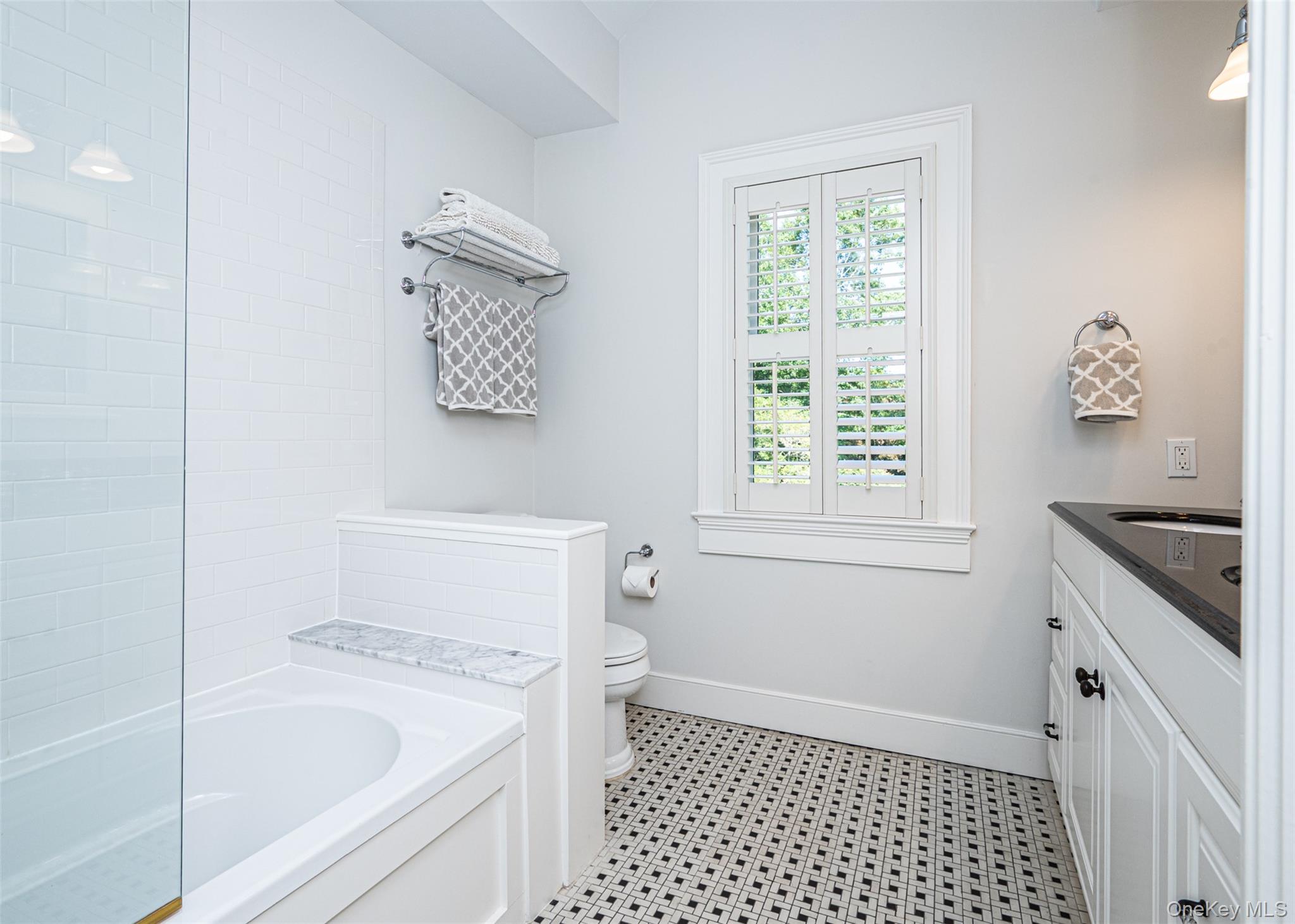 92 S Country Road, Remsenburg, NY 11960