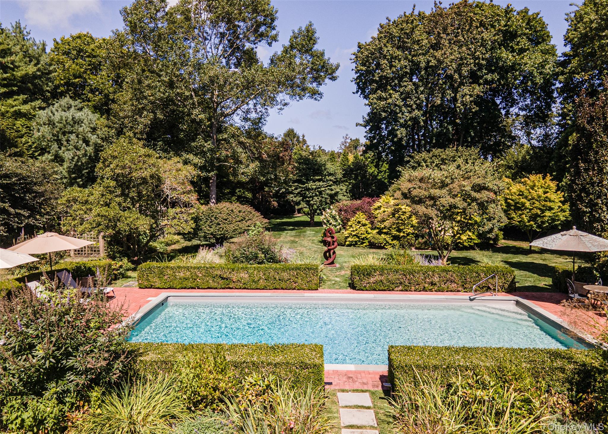 92 S Country Road, Remsenburg, NY 11960