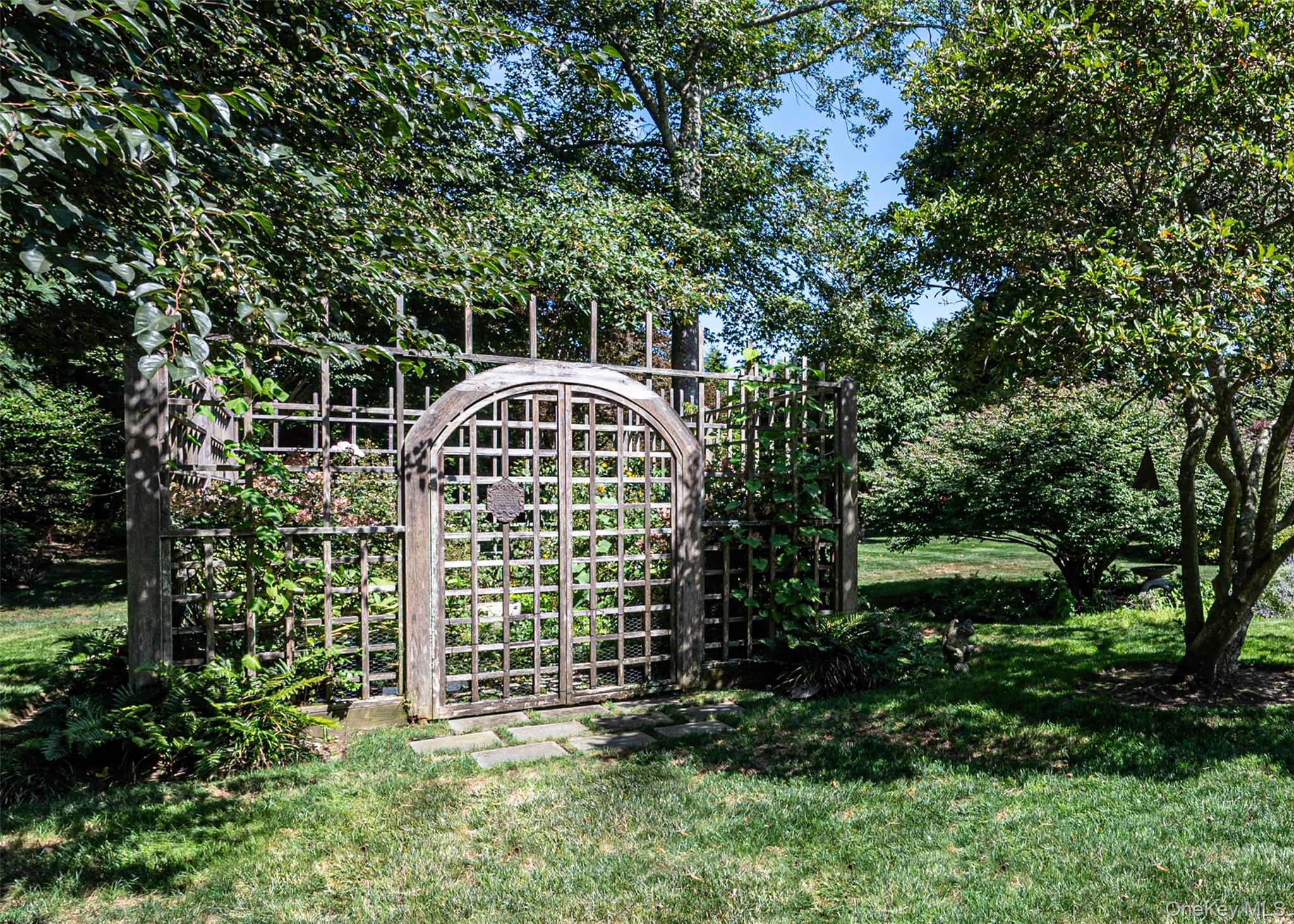 92 S Country Road, Remsenburg, NY 11960