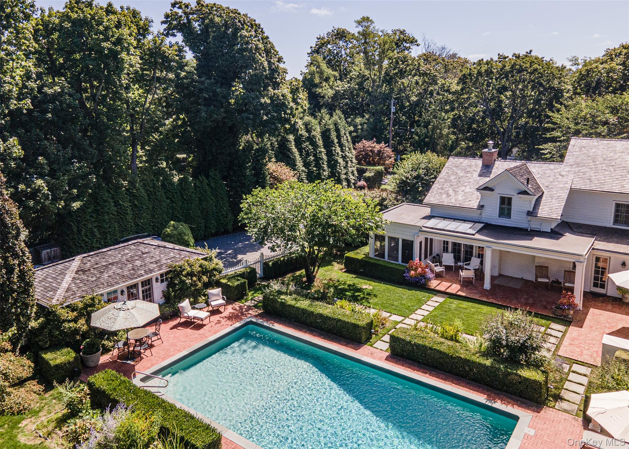 92 S Country Road, Remsenburg, NY 11960