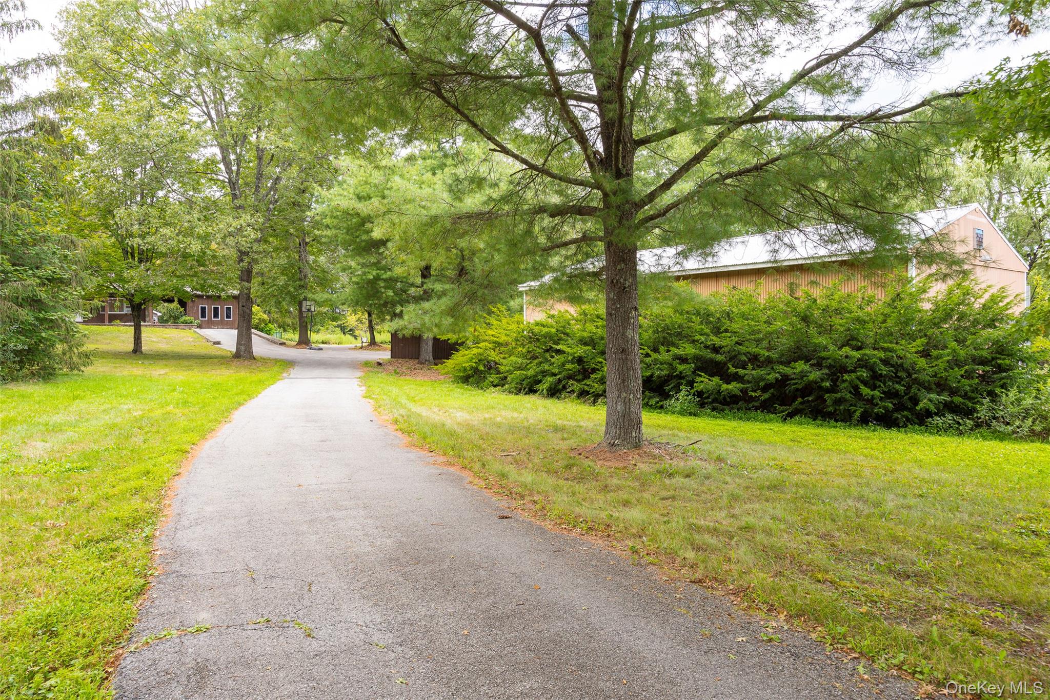 993 State Route 32, Wallkill, NY 12589