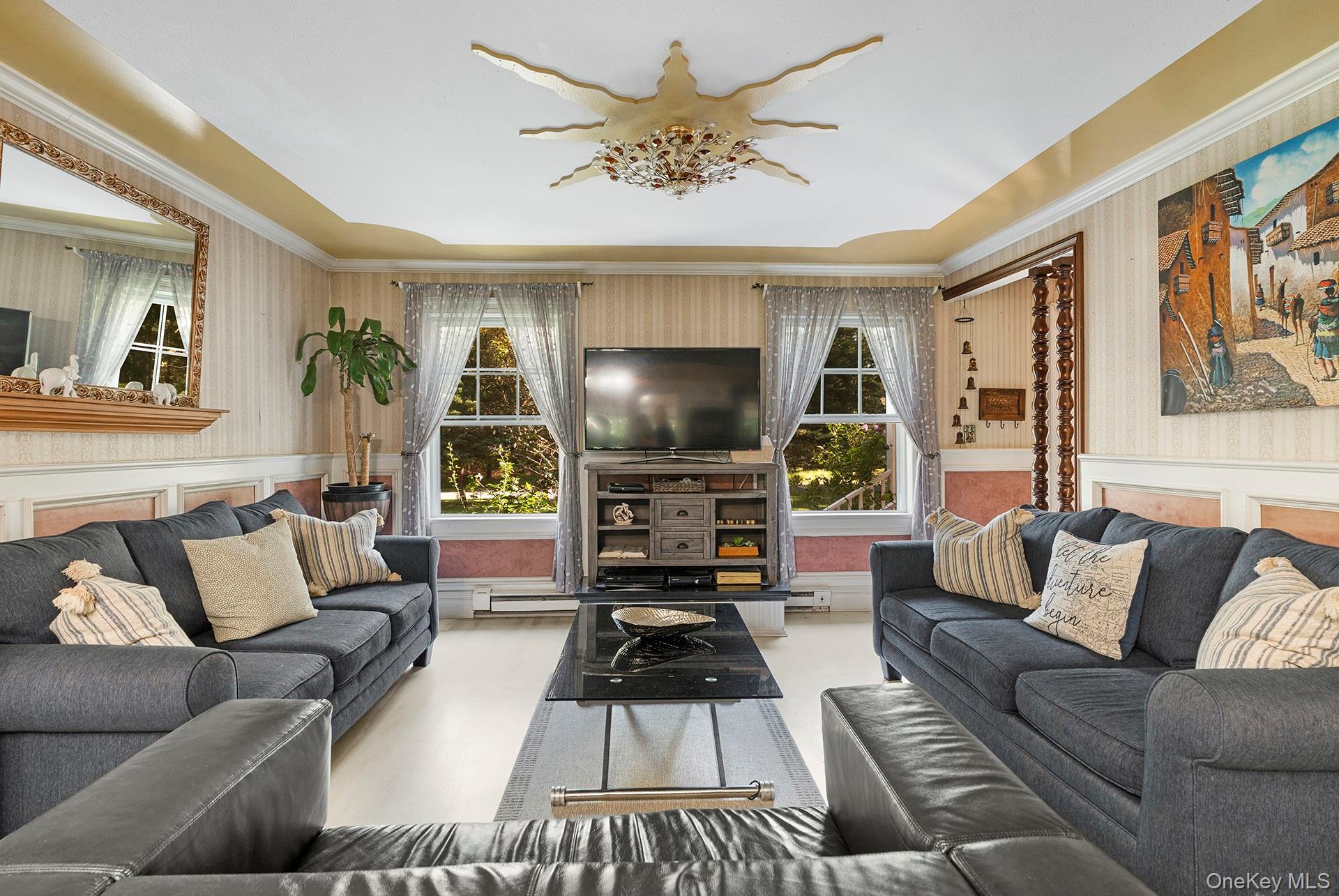 18 Glade Road, Springs, NY 11937